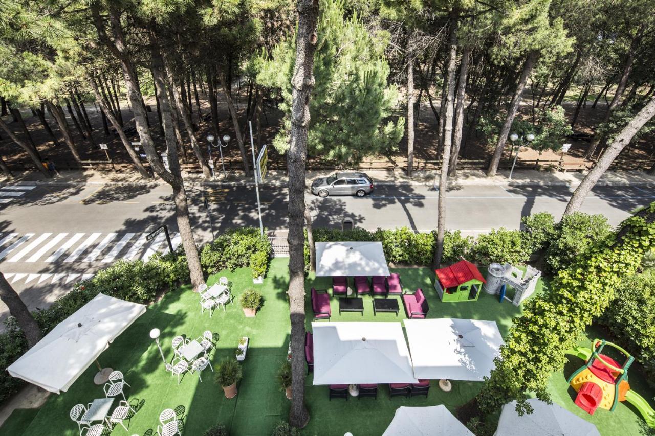Park Hotel Pineta 切尔维亚 外观 照片