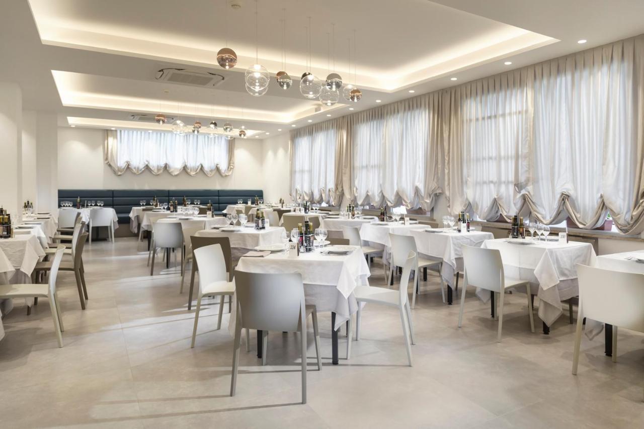 Park Hotel Pineta 切尔维亚 外观 照片