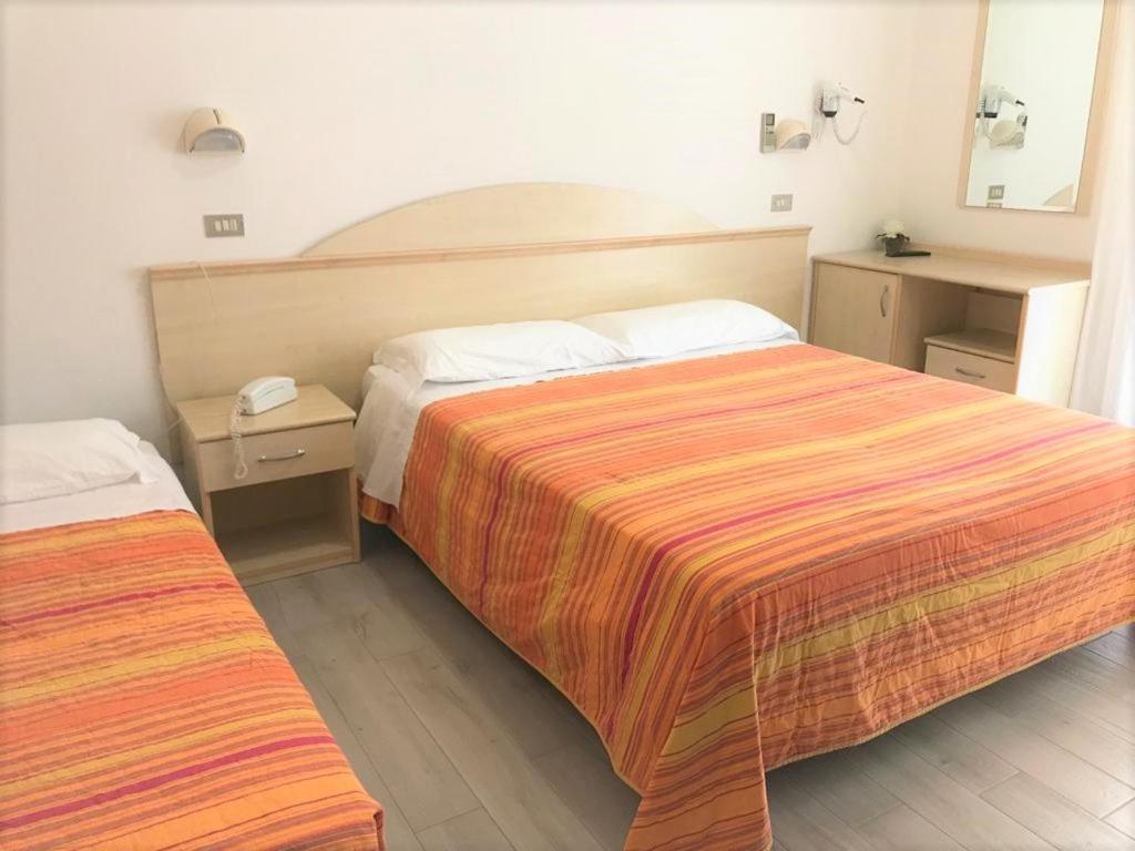 Park Hotel Pineta 切尔维亚 外观 照片